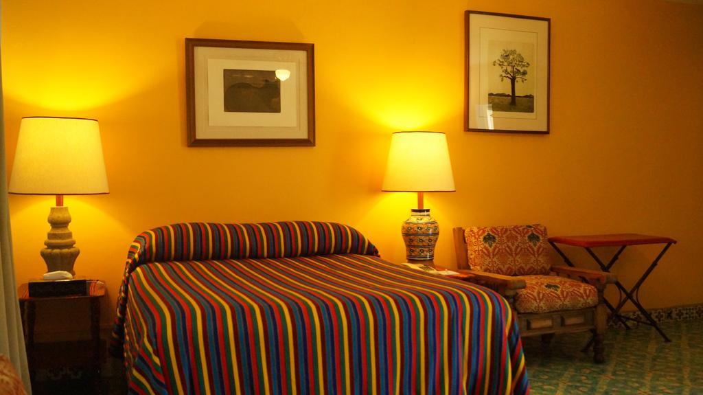 Casa De Las Flores Bed & Breakfast Tlaquepaque Cameră foto